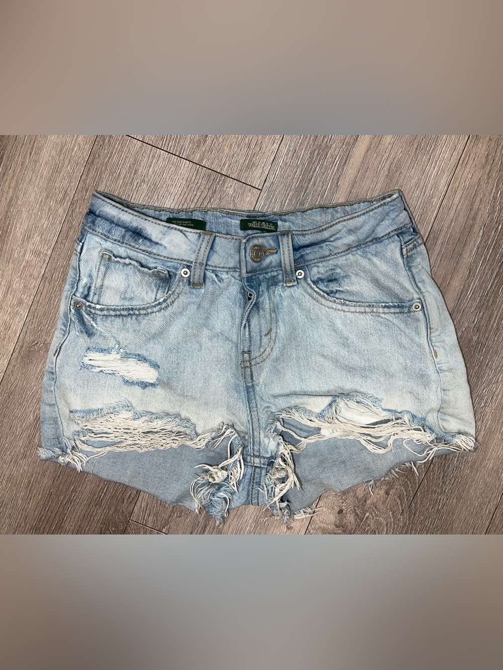 Wild Fable Women's Mid Rise Distressed Denim Shorts Light Wash Blue Size 00